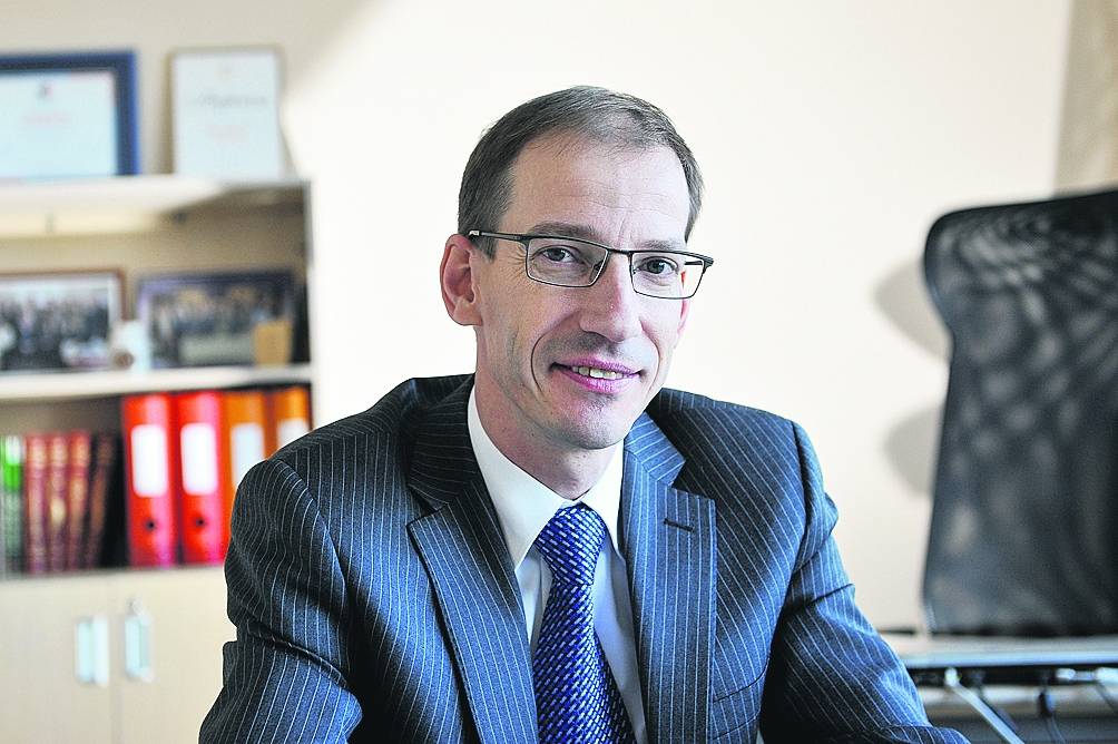 «Mēs aicinām ikvienu klientu pieejamās pieslēguma jaudas izmantot pēc iespējas efektīvāk. Pārdomāti lietojot elektroierīces, ir iespējas optimizēt nepieciešamās jaudas un samazināt kopējos tēriņus par elektroenerģiju, un par šīm iespējām mēs kā eksperti elektroapgādes jautājumos arī turpmāk informēsim savus klientus,» uzsver Rolands Lūsveris. 
Autors:  AIVARS LIEPIŅŠ, DIENAS MEDIJI