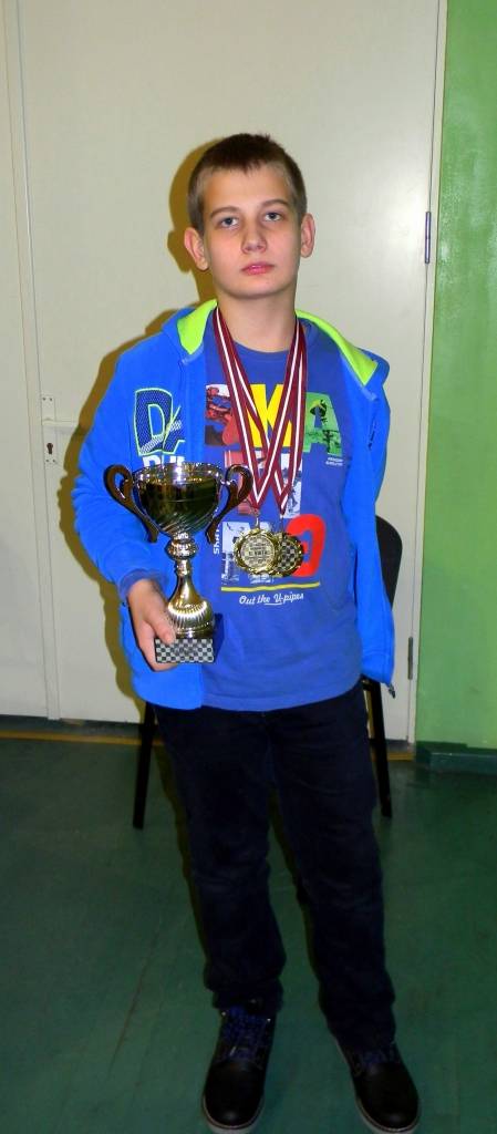 Palsmanietis Kristers Lapiņš janvāra nogalē kļuvis par divkārtēju Latvijas čempionu 64 lauciņu dambretē savā vecuma grupā, sacenšoties Latvijas skolēnu sporta spēlēs. 

Autors:  INGA MILLERE