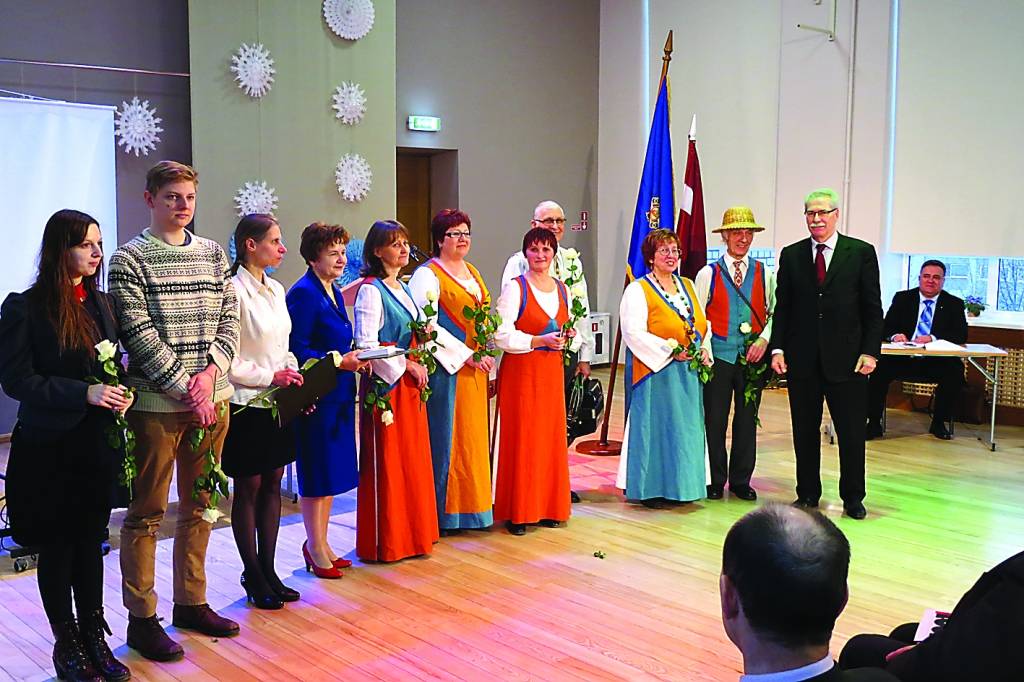 Valkas novada literārās apvienības dalībnieki un kultūras nama dziesmu draugu kopa “Nāburgi” uzstājās Latvijas Ordeņu brālības koncertā un tika uzņemti visnotaļ atzinīgi.                                                                    
Autors:  DZINTARS KOKS