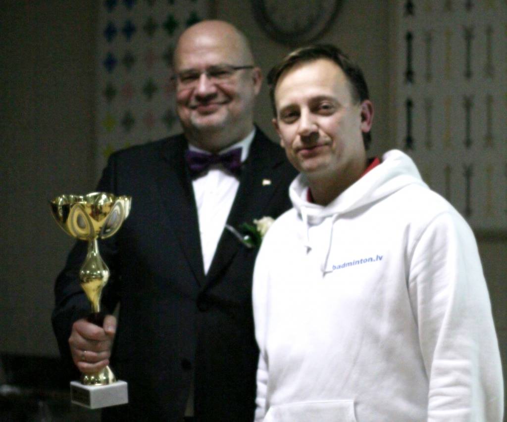 
Valkā, svinīgā vakara pasākumā pēc Latvijas čempionāta badmintonā pirmās dienas, Latvijas badmintona federācija pirmo reizi pasniedza Gada balvas. Kā pirmais Latvijas badmintona federācijas Gada balvu par badmintonam atsaucīgāko pašvaldību saņēma Valkas novada domes priekšsēdētājs Vents Armands Krauklis.
Autors: Valkas novads/facebook