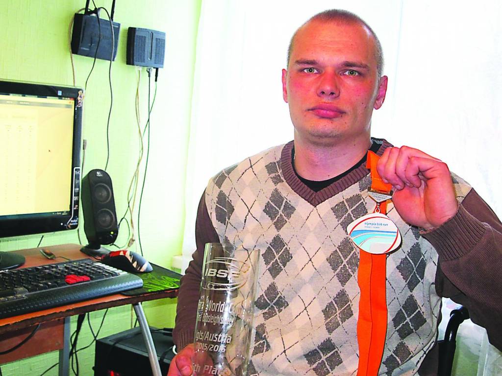 Arturs Klots pie savām veiksmēm var pieskaitīt izcīnītās balvas pasaules kausa posmos parabobslejā Šveicē un Austrijā.                    
Autors:  ALDIS DUBĻĀNS