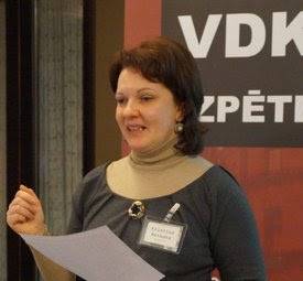LPSR VDK zinātniskās izpētes komisijas stipendiāte Kristīne Rotbaha starptautiskajā zinātniskajā konferencē Liepājā, 2015. gada 17. decembrī. Kristīnes Jarinovskas foto.