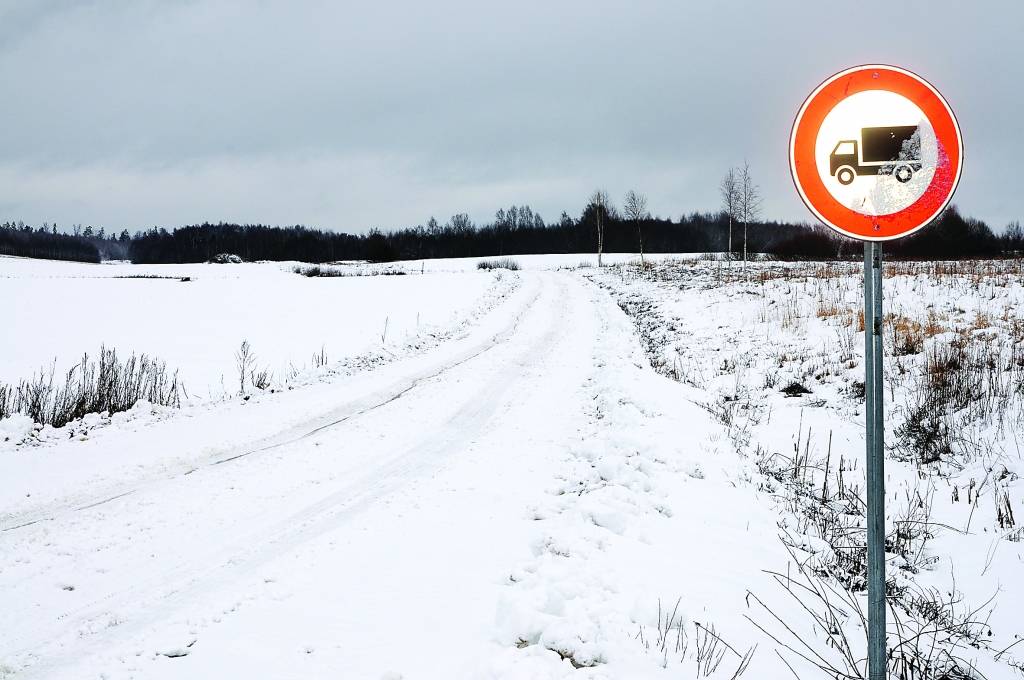 Valkas pagastā visātrāk neizbraucams kļūst ceļš no Muižniekiem uz Pedeli, uz tā šogad jau bijusi uzlikta transporta svara ierobežojuma zīme.                                                                                                                             
Autors:  AIVARS ZILBERS