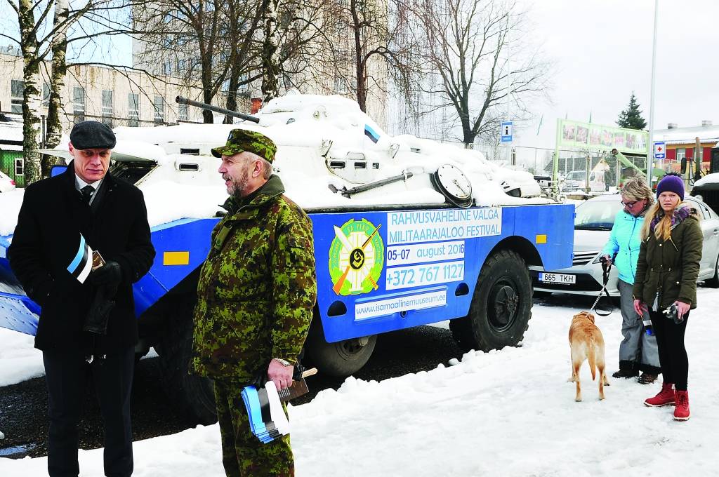 Vienā no Igaunijas labākajiem un interesantākajiem muzejiem – Valgas militārajā muzejā – katru gadu kaimiņi rīko valsts svētku svinēšanu bez liekas pompozitātes un mākslīga patriotisma.                                                                                                                                                                                
Autors:  AIVARS ZILBERS