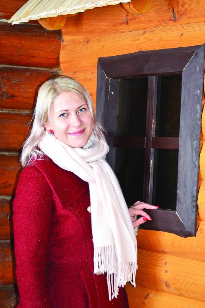 Pēc saunas daļā veiktā remontā pirts lāvas atrodas aiz šādiem omulīgiem lodziņiem, kas ir iekštelpu interjers, teic uzņēmuma “Mežroze IG” menedžere Sindija Grēna.