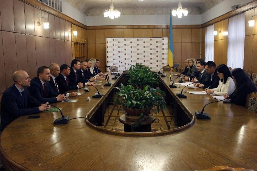 Janvāra beigās smiltenieši viesojās Ukrainā. Šodien ciemiņi gaidāmi Smiltenē.
Autors: no arhīva