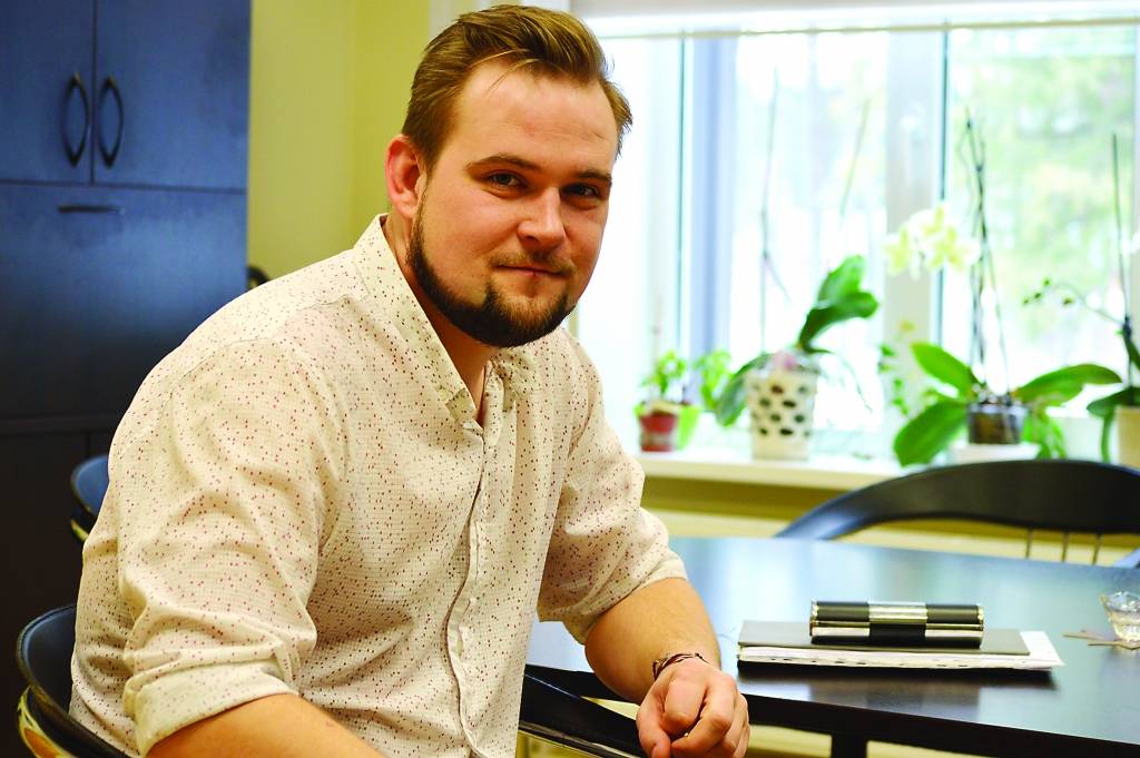 Strenču novada kultūras centra jaunais vadītājs Edijs Frīdenbergs  ir ar pieredzi amatiermākslā - dejojis kopš bērnības un arī spēlējis teātri.                                                                                                                   
Autors:  SANDRA PĒTERSONE