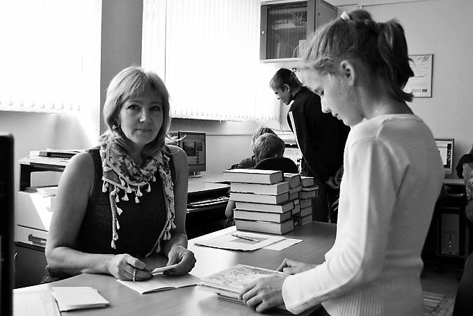 Blomes bibliotēkas vadītāja Inta Mežule pagasta bibliotēkā strādā trešo gadu, viņu jau atzinīgi paguvuši novērtēt lasītāji, piesakot konkursam. 

Autors:  SANTA SINKA