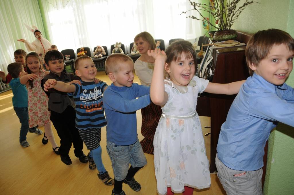 “Mēs būsim avīzē? Forši! Mēs mākam dziedāt, dejot un skaitīt dzejolīšus,” priecīgi “Ziemeļlatvijai” stāsta Valkas pilsētas speciālās pirmsskolas izglītības iestādes “Pumpuriņš” audzēkņi.                                            
Autors:   INGA KARPOVA