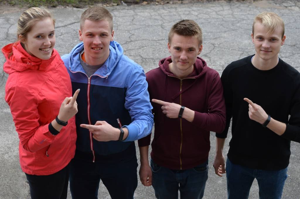 Uzņēmība piedalīties piedzīvojumu spēlē Smiltenes jauniešiem Madarai Mārai Grigorei, Oskaram Draulim, Kristapam Rīderam un Robertam Kazainim vainagojusies ar vērtīgu balvu - Šveicē ražotu viedpulksteni katram. 

Autors:  SANDRA PĒTERSONE