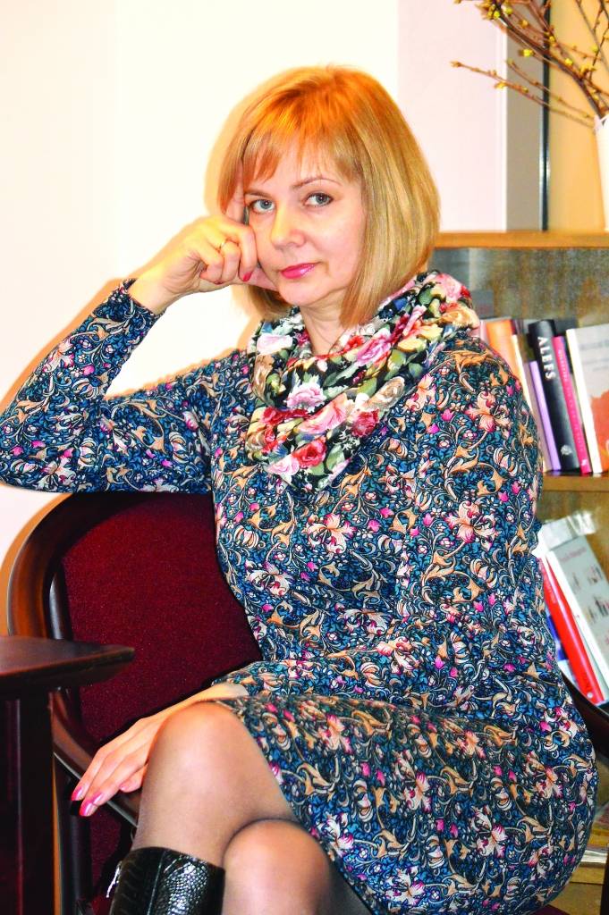 Dzejniece Marika Svīķe ir pārliecināta, - viss šajā dzīvē virzās pa apli un turpinās, un simbolisku nosaukumu izvēlējusies arī savai jaunajai grāmatai.                                                                                                                         
Autors:  SANDRA PĒTERSONE