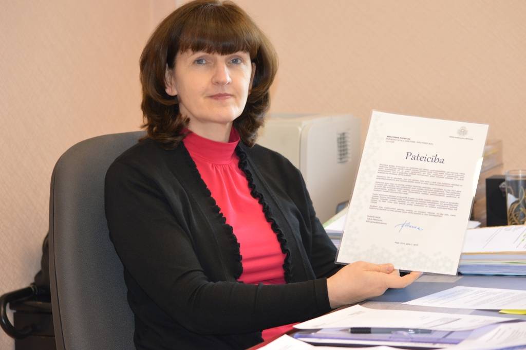 Par akciju sabiedrībai “Smiltenes piens” izteikto Valsts ieņēmumu dienesta pateicību ir gandarīta arī uzņēmuma galvenā grāmatvede Iveta Pakule. AS “Smiltenes piens” 2015. gadā  nodokļos samaksājis vairāk nekā vienu miljonu eiro.                                                                            
Autors:  SANDRA PĒTERSONE