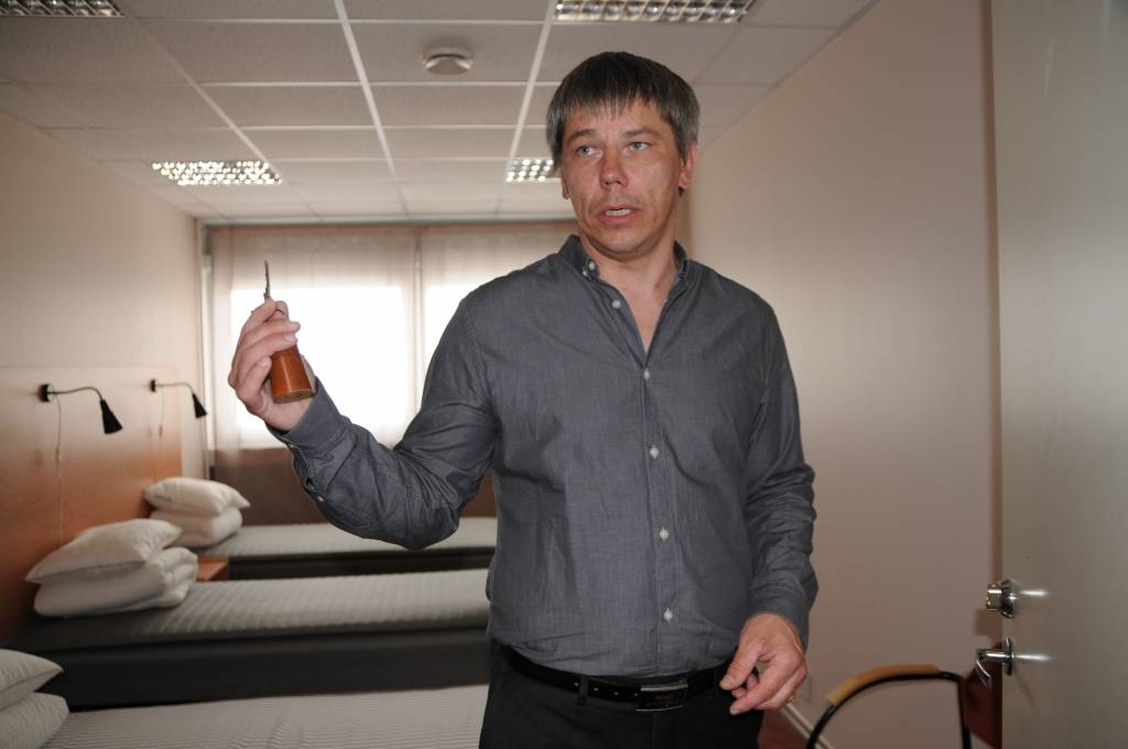 Hosteļa īpašniekam, Valgas iedzīvotājam Tanelam Valkam ir tik daudz ieceru par bijušās muitas ēkas izmantošanas iespējām, ka atliek tikai viņam vēlēt veiksmi un izdošanos.                                                               
Autors:  INGA KARPOVA