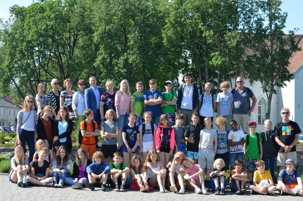 Kad ciemos pie Palsmanes pamatskolas atbrauc draugi no Groningenas pilsētas Nīderlandē, viņiem tiek sarīkota pieņemšana Smiltenes novada domē, arī šogad. Pēc  kopīgā foto Smiltenes centrā novada mērs Gints Kukainis un ārzemnieku delegācija palsmaniešu pavadībā  devās uz sarunu pašvaldībā. 
                                                                                                                                                                                                                                                   
Autors:  SANDRA PĒTERSONE