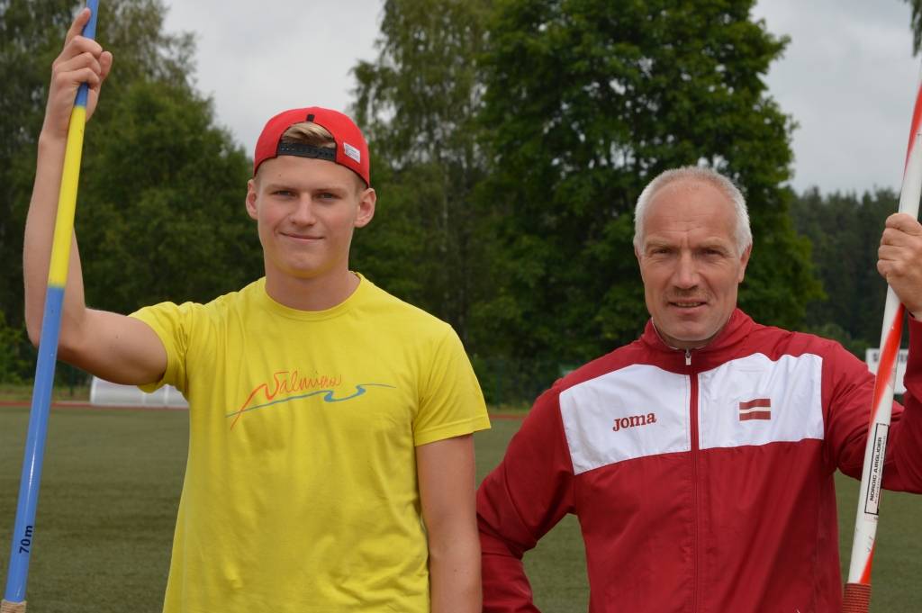 Ar tādu rezultātu 17 gadus vecais smiltenietis šķēpmetējs Matīss Velps šobrīd ir pasaules ranga līderis U-18 grupā, norāda viņa treneris Guntars Markss.                                                                                               
Autors:  SANDRA PĒTERSONE