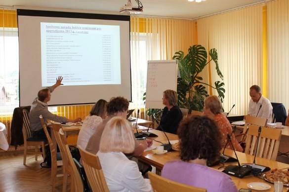 28.augustā, Smiltenes novada domes pārstāvji tikās ar Vides aizsardzības un reģionālās attīstības ministrijas (VARAM) pārstāvjiem un valsts pakalpojumu sniedzēju institūcijām, lai vienotos par vienotā klientu apkalpošanas centra izveidi Smiltenē.
Autors: smiltene.lv