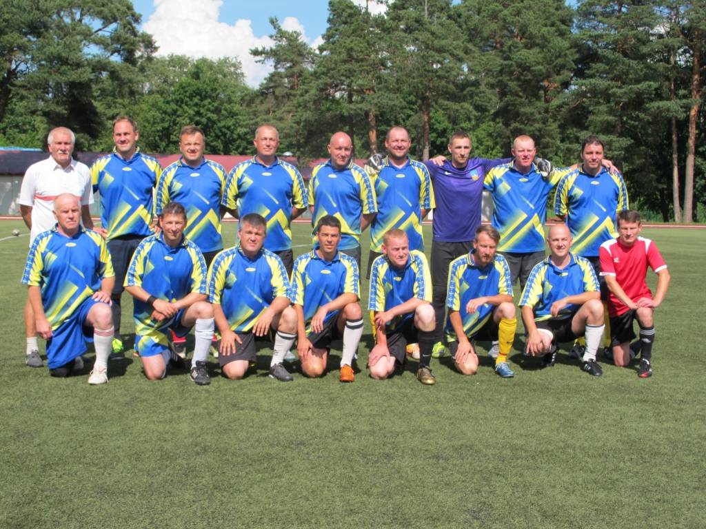 Gan Valkas, gan Smiltenes futbola veterāni pirms spēles bija apņēmības pilni izcīnīt uzvaru.  
Autors: ALDIS DUBĻĀNS