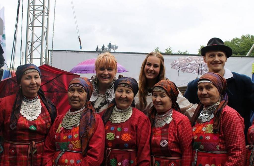 Ikviens festivāla dalībnieks vēlējās sevi iemūžināt kopā ar festivāla zvaigznēm – Eirovīzijas vecmāmiņām – “Buranovskije Babuški”.
Autors: NO PERSONĪGĀ ARHĪVA