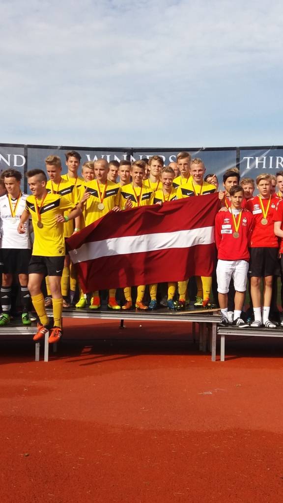 Mēs patiesi varam būt lepni ar Vidzemes futbola centra U-16   komandas futbolistiem, kuras kodolu veido smiltenieši un valmierieši. Šie jaunieši izcīnīja uzvaru otrā prestižākajā futbola turnīrā Skandināvijā. 
Autors: NO PERSONĪGĀ ARHĪVA