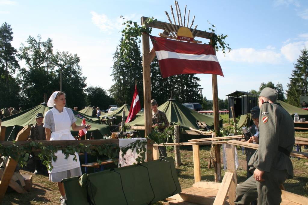 Katru gadu augusta sākumā Valgā (Igaunijā) pulcējas azartiski ļaudis, kurus interesē kara lietas – šaujamieroči, formas tērpi un kara tehnika. Arī festivāla skatītājiem ir ko redzēt un jaunu uzzināt par kara lietām. 
Autors: INGA KARPOVA