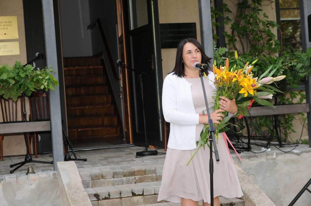 J. Cimzes balvas pasniegšanas ceremonijā skolotāja Guntra Gaidlazda atklāj, ka ir ļoti pārsteigta par viņai izteikto kolēģu atzinību. 
Autors:   INGA KARPOVA
