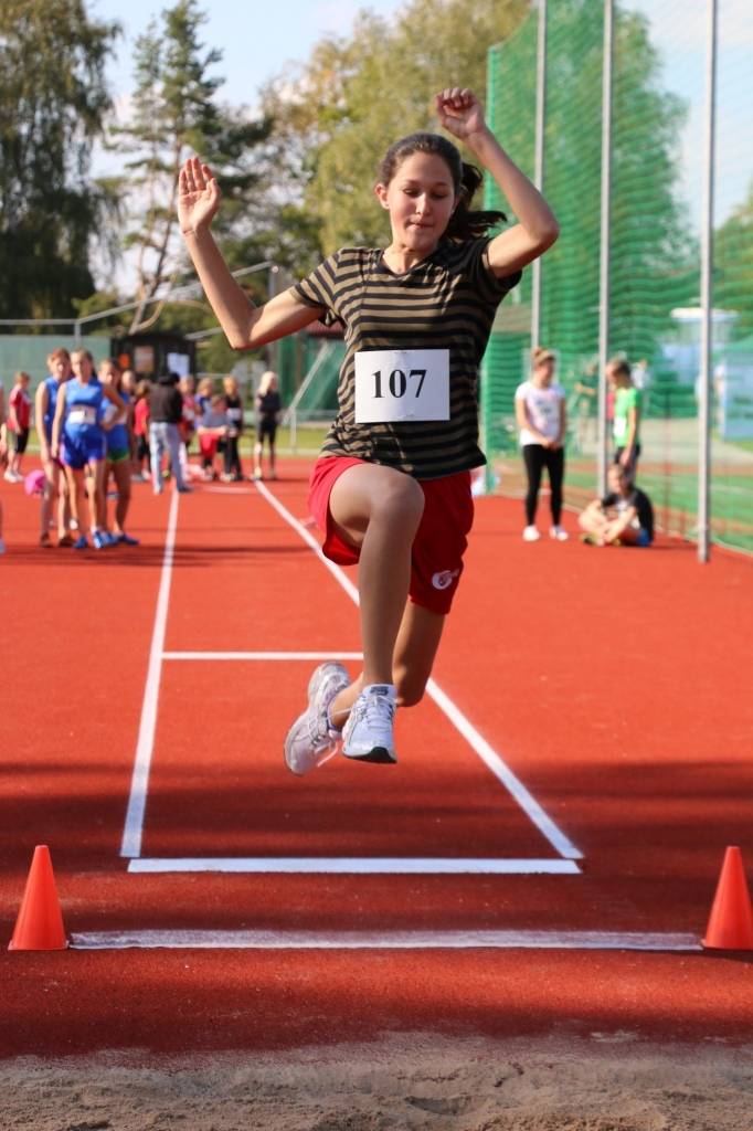 Izņemot sacensību norisi, pārējā laikā Smiltenes pilsētas stadiona skrejceļu brīvi var izmantot ikviens sportot gribētājs.     
Autors:  SANTA SINKA