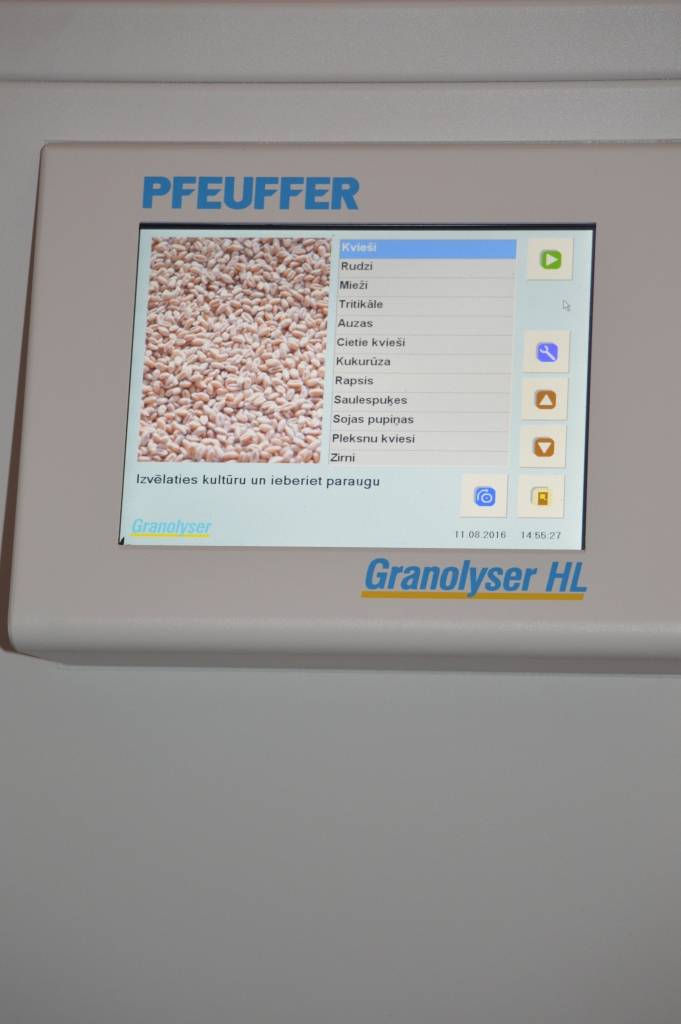 Vēl viens jaunums zemnieku saimniecībā “Jaunstrūkas” ir graudu laboratorija, ar kuru “Jaunstrūkas” nosaka savas labības, rapša un pupu kvalitāti.