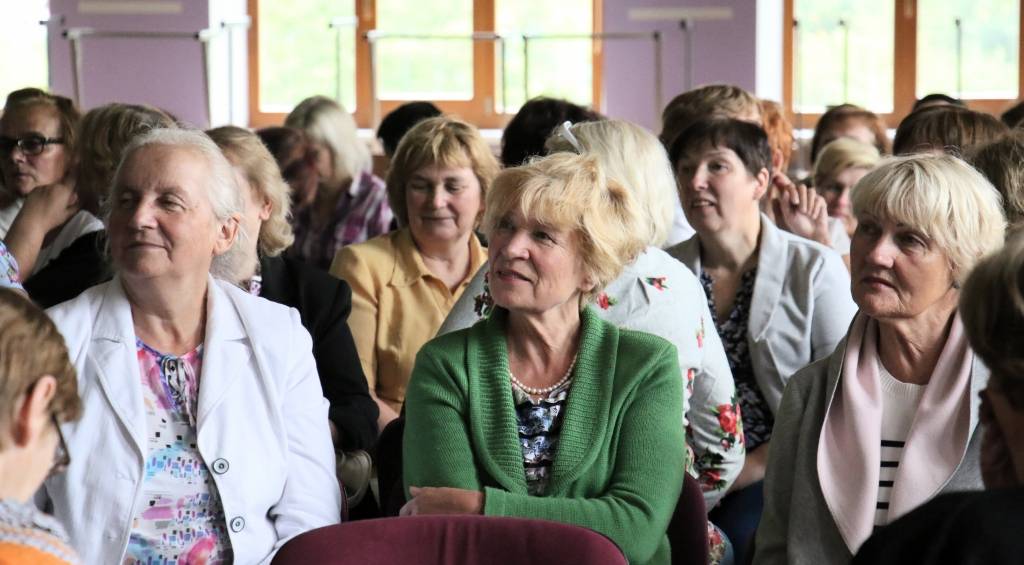 Pirms jaunā mācību gada Smiltenes novada izglītības iestāžu pedagogi pozitīvu lādiņu un enerģiju smēlās Smiltenē notiekošajā Vasaras skolā “Laimīgas darbadienas”                                                                                                                
Autors:  SANTA SINKA