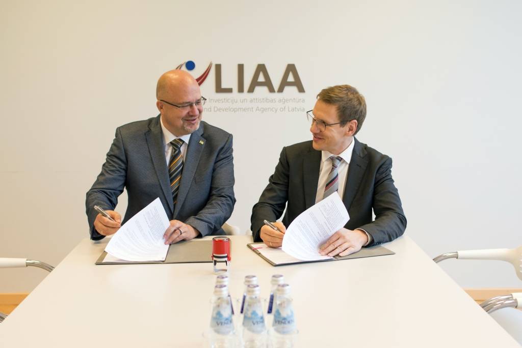 Vai sadarbības līgums, ko šonedēļ parakstīja Latvijas Investīciju un attīstības aģentūras direktors Andris Ozols (no labās) un Valkas novada domes priekšsēdētājs Vents Armands Krauklis, mudinās ārzemniekus ieguldīt savu naudu Valkas novadā, rādīs laiks.                                                                                                                        
Autors: PUBLICITĀTES FOTO