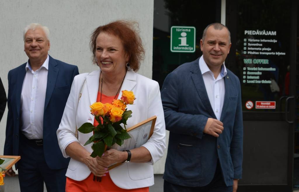 Akciju sabiedrībai “Smiltenes Piens” ziedi un pateicība par radošumu, jo uzņēmums nepārtraukti strādā, lai piedāvātu patērētājiem jaunus un garšīgus produktus. Uzņēmuma padomes priekšsēdētāja Gita Mūrniece gandarīta par novērtējumu.                                                                                                                                                 
Autors:  SARMĪTE OZOLA