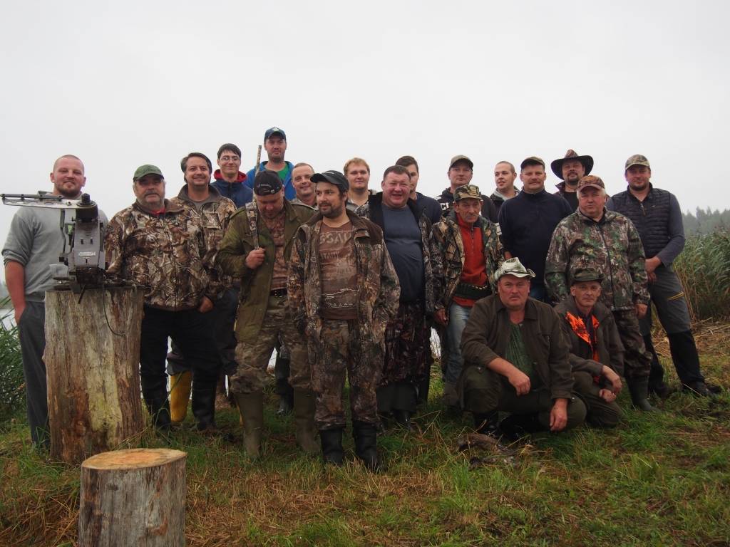 Trikātas mednieku kolektīvs veido sava vaļasprieka vēstures liecības – katru gadu pīļu sezonas atklāšanā top kolektīvs foto.      
Autors:  no personīgā arhīva