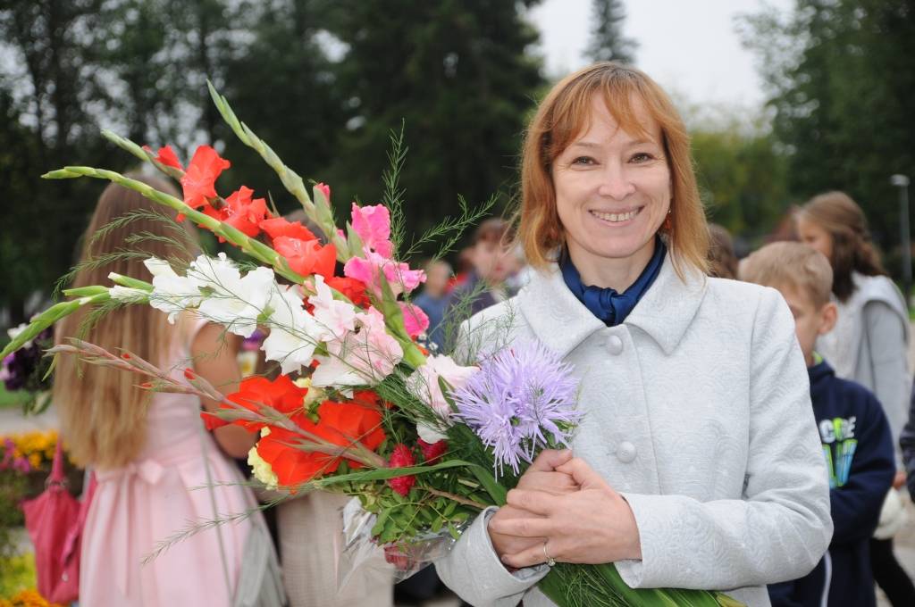 Turpmāk valcēnieši par savējo sauks bijušo Smiltenes ģimnāzijas direktori Velgu Mālkalni. Viņa Valkas Jāņa Cimzes ģimnāzijā mācīs angļu valodu un audzinās 7.a klasi. 