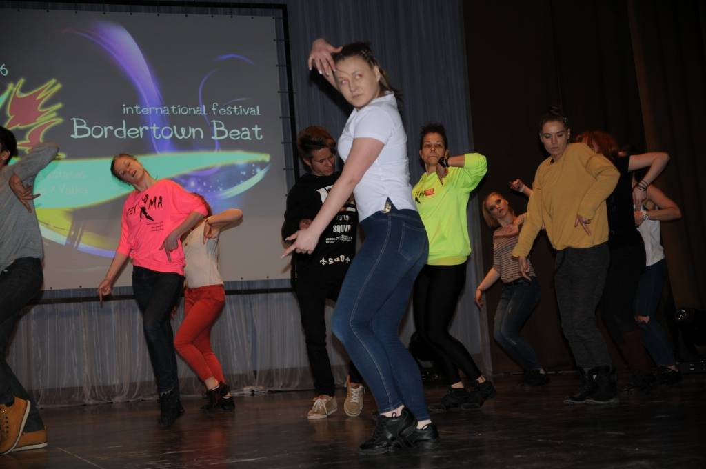 Valgas pilsētas studijas “Joy” vadītāja Marina Jerjomina aicina vecākus kopā ar bērniem gan no Valkas, gan Valgas svētdien apmeklēt studijas jaunās sezonas atklāšanas deju festivālu.                                                    
Autors:  INGA KARPOVA