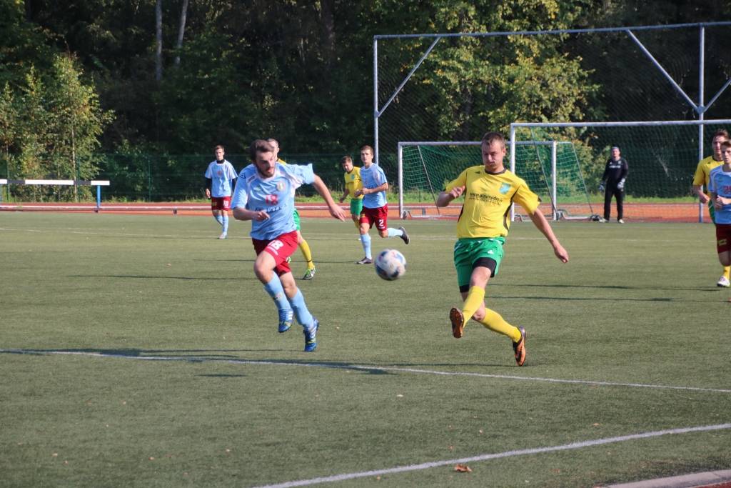 Futbola klubs “Valka/Valmiera” cīņā par medaļām abās spēlēs pārspēja FK “Pļaviņas”.                                                                                             
Autors:  AKSANA MARKOVIČA