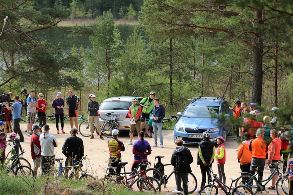Visi, kam mājās ir velosipēdi, oktobra pirmo dienu ir aicināti pavadīt dodoties pretim rudeni pa Smiltenes novada ziemeļu līdzenumiem, tādējādi kopā atzīmējot tūrisma sezonas noslēgumu novadā.                          
Autors:  SANTA SINKA