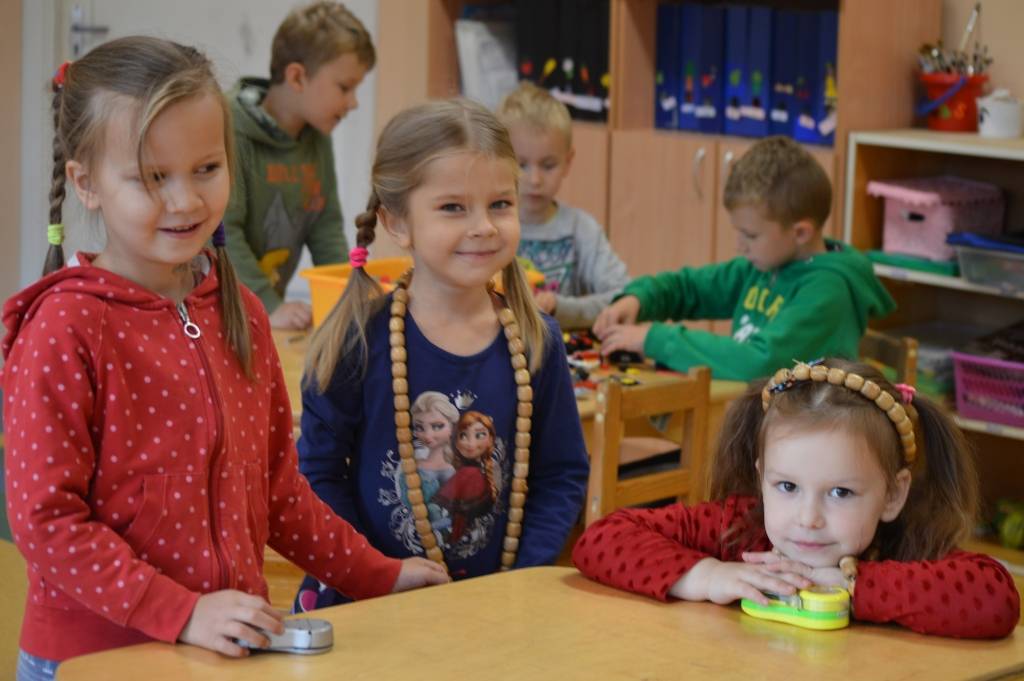 Strenču novada pirmsskolas izglītības iestādes “Minkāns” vecākā sagatavošanas grupa uz pastāvīgu palikšanu pārcēlusies no bērnudārza uz vidusskolas ēku. “Mums te patīk!” vērtē bērnudārznieki.          
Autors:  SANDRA PĒTERSONE