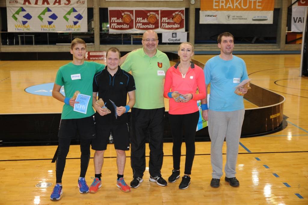 Plecu pie pleca kopā ar uzņēmējiem. Valkas pilsētas domes priekšsēdētājs Vents Armands Krauklis (vidū) arī azartiski piedalījās visās sportiskajās aktivitātēs. 