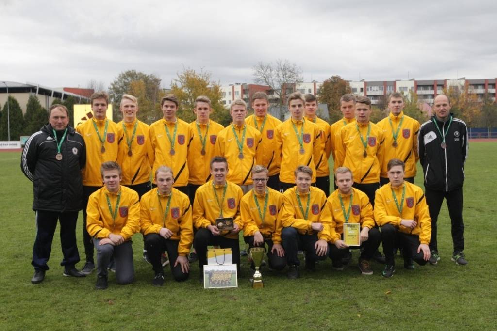 Nopietni un vienlaikus lepni ar Latvijas Jaunatnes futbola čempionāta U-18 Elites grupā izcīnītajām bronzas medaļām un kausu ir “Vidzemes FC” komanda un tās vadītāji.                                                        

Autors: LATVIJAS FUTBOLA FEDERĀCIJA