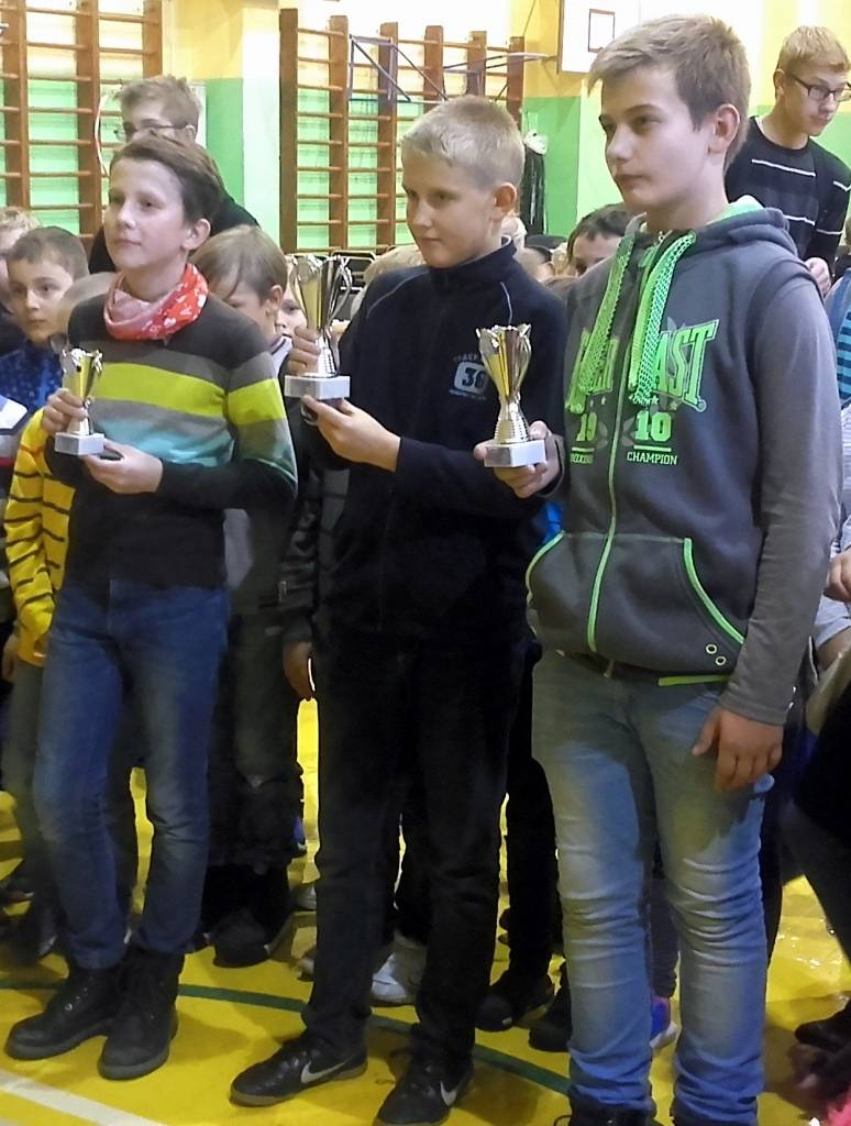 Palsmanietis Kristers Lapiņš (no labās) šomēnes  sevi kārtējo reizi apliecinājis kā vienu no Latvijā spēcīgākajiem dambretistiem savā vecuma grupā.                                                                                                       
Autors:  INGA MILLERE