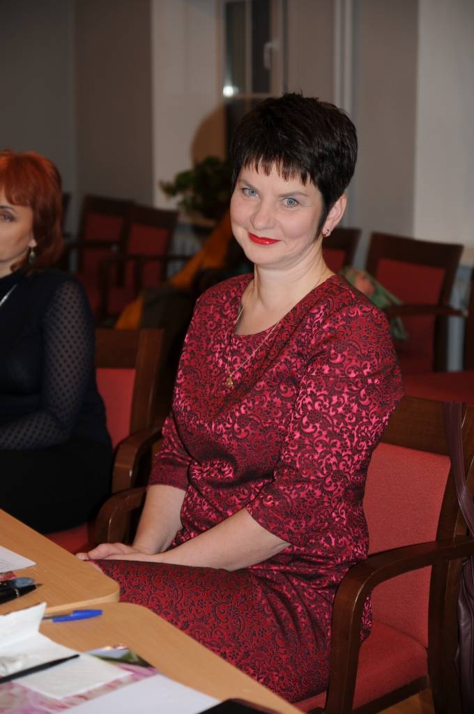 Pēc meikapa uzlikšanas Marita plāno, uz kuru kafejnīcu varētu aiziet pavakariņot.           
Autors:   INGA KARPOVA