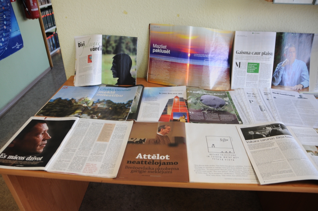 Kopš decembra sākuma bibliotēkā skatāma izstāde “Vertikāle”. Tajā var iepazīties ar teologa Jura Rubeņa grāmatām un rakstiem periodikā par viņu, kā arī citu autoru darbiem, uz kuriem atsaucas teologs savā septembrī iznākušajā grāmatā “Viņš un Viņa. Mīlestība. Attiecības. Sekss”.                                                                       
Autors:   INGA KARPOVA