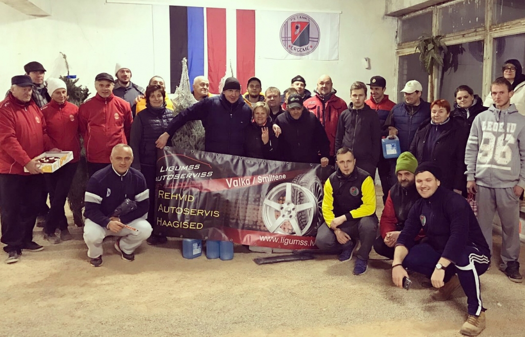 Petanka spēlētāji palīdz ģimenēm ar bērniem.                                                                                             
Autors:  MĀRCIS KRAMS
