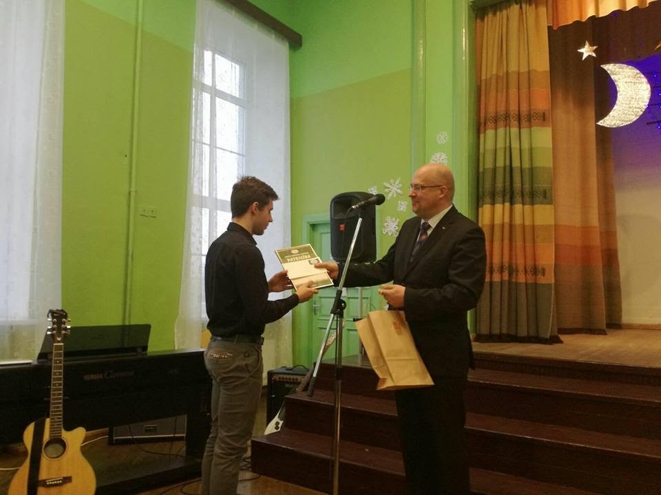 Trešdien Baltajā līnijā Valkas Jāņa Cimzes ģimnāzijas 12. klases audzēknis Georgs Karlovskis saņēma novada domes priekšsēdētāja Venta Armanda Kraukļa stipendiju.                                                                            
Autors:   INESE KĀPOSTA