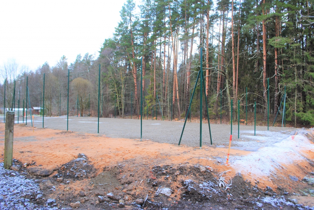 Šajā vietā Strenču psihoneiroloģiskās slimnīcas parka teritorijā tiek izbūvēts universāls sporta laukums, kas pēc nodošanas ekspluatācijā būs publiski pieejams ikvienam novada iedzīvotājam.                                
Autors:   ILONA PINZULE