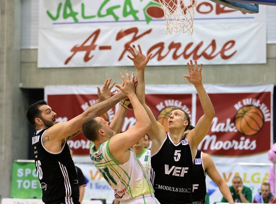 Valkas novada domes deputāti, lemjot, kurai nevalstiskajai organizācijai vai biedrībai šogad piešķirt finansiālu atbalstu, visvairāk diskusijas bija par basketbola klubu “Valka/Valga”.                                                    
Autors:  SANTA SINKA