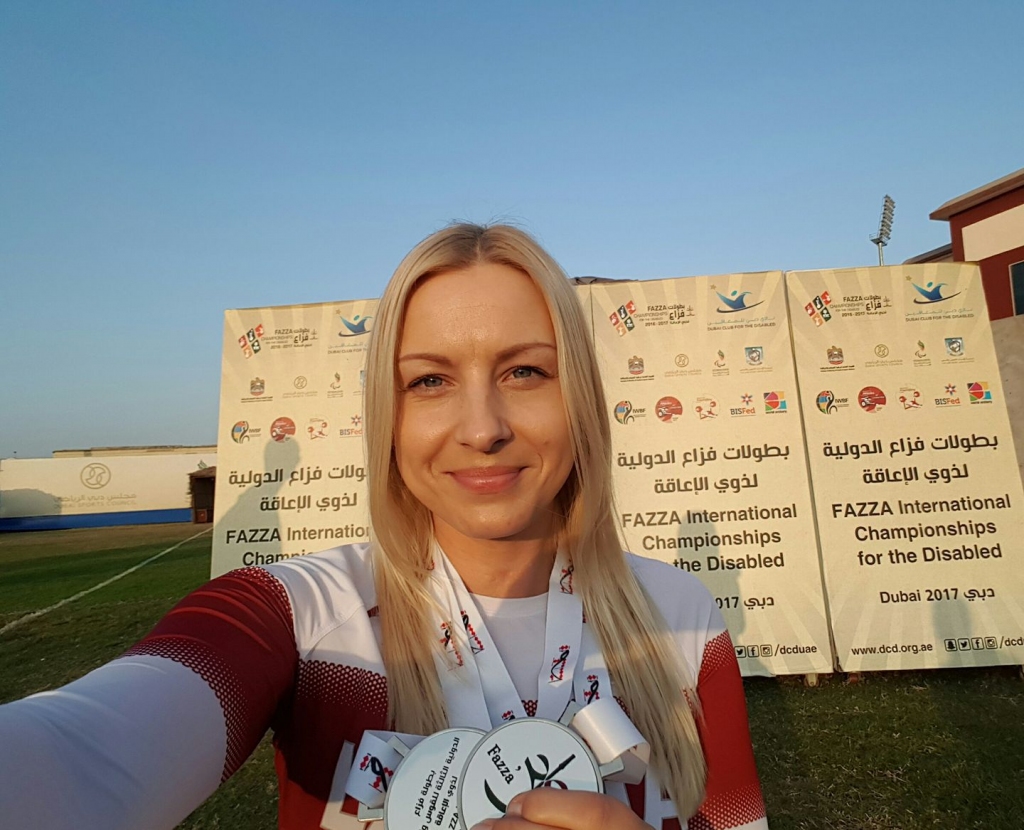 Loka šāvēja Ieva Melle Apvienotajos Arābu Emirātos izcīna divas sudraba medaļas.