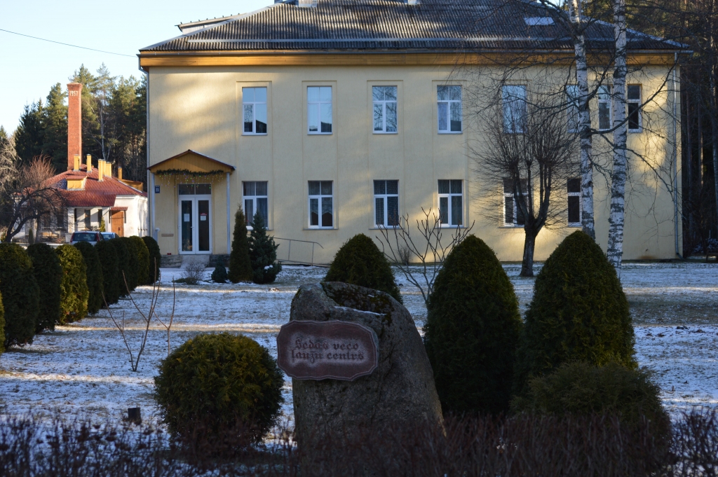 No 1. februāra Sedas pansionātu no vietējās pašvaldības pārņēmusi biedrība “Latvijas Sarkanais Krusts”. Ēka gan paliek novada domes īpašumā.                                                                                                                  
Autors:  SANDRA PĒTERSONE