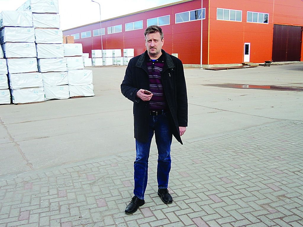 Valērijs Zalužinskis, SIA “Vārpas 1” kokzāģētavas vadītājs atgādina, ka vēlētājiem jābūt prasīgiem pret  pašvaldības vadību un darbiniekiem, jo viņiem jāstrādā mums, iedzīvotājiem.