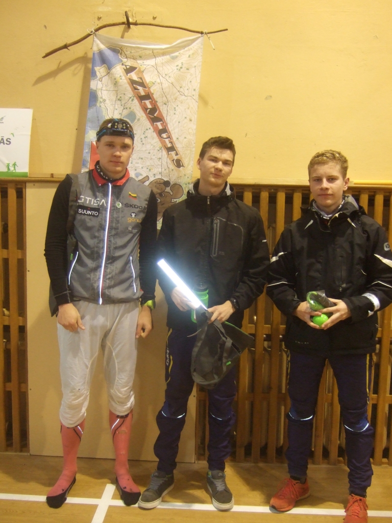 no Arhīva Ilgvars un Matīss kopā Artūru  Grundzāles pamatskolas sporta zālē pēc sacensībām Grundzāles nakts