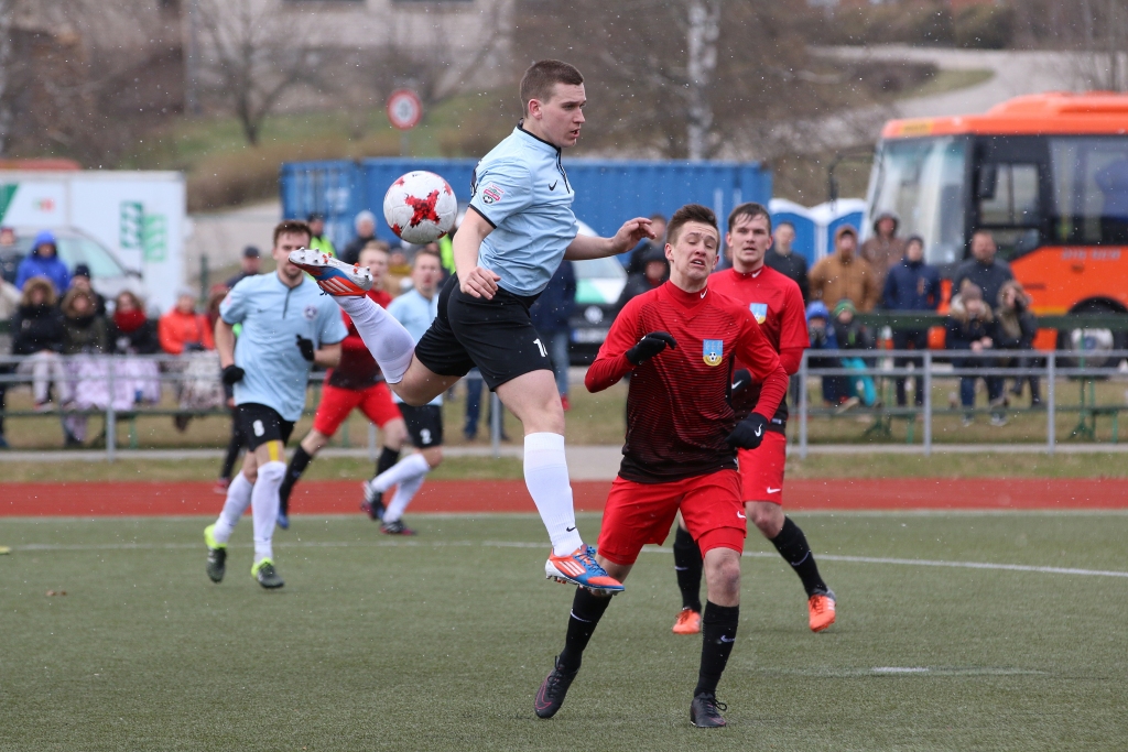 Komanda.lv 1. līgas futbola čempionāta 2017. gada sezonas pirmajā spēlē vietējā FK “Smiltene/BJSS” komanda zaudēja “Grobiņas SC” vienībai.                                                                                                                           
Autors:  SANTA SINKA